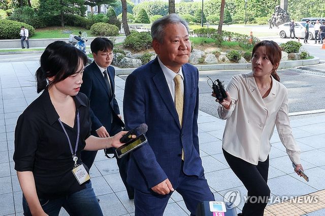 특검 조사 출석 위해 고검 향하는 이상민 전 장관