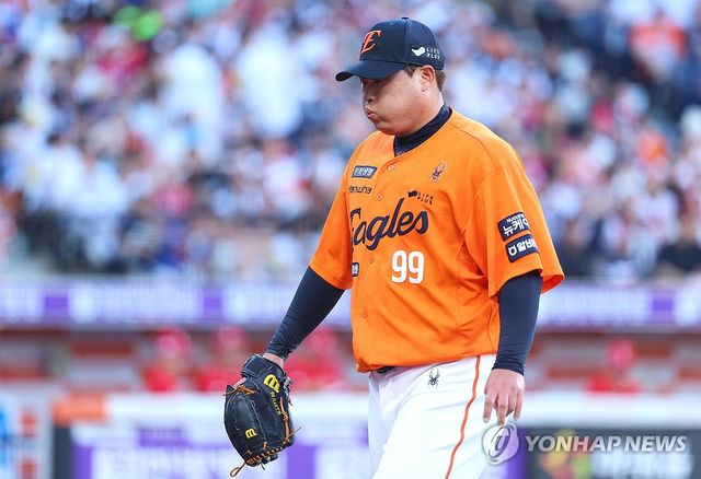 아쉬워하는 류현진