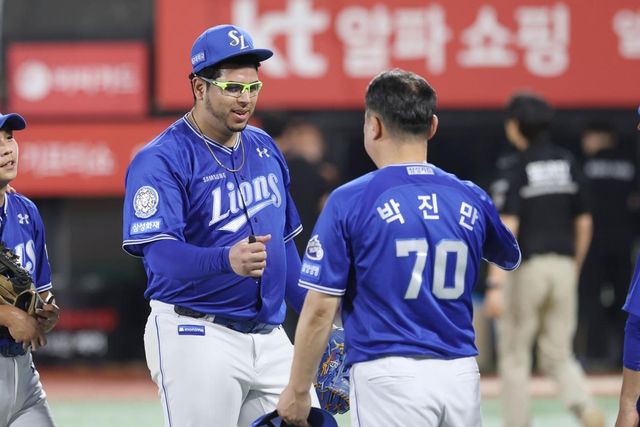 모자 벗고 후라도 맞이하는 박진만 삼성 감독