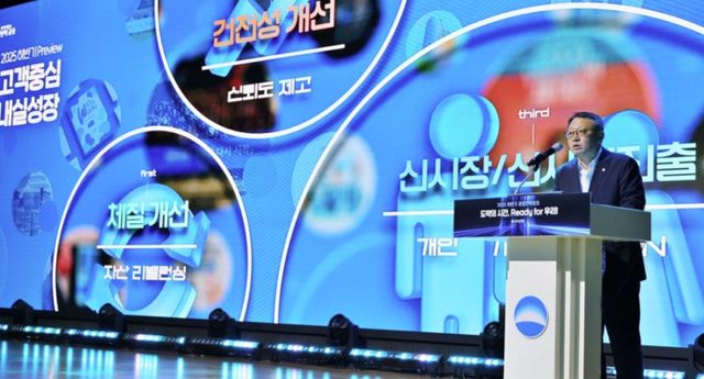 정진완 우리은행장이 지난 25일 서울 중구 본점에서 열린 하반기 경영전략회의에서 발언하고 있다. [우리은행 제공]