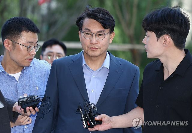 김건희 특검 향하는 윤상현 의원