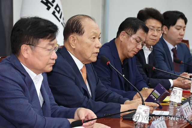 발언하는 황우여 선관위원장