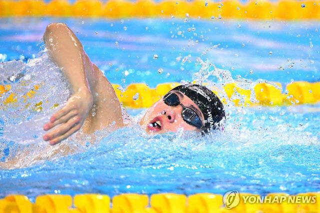 자유형 200ｍ 예선 경기 중인 황선우