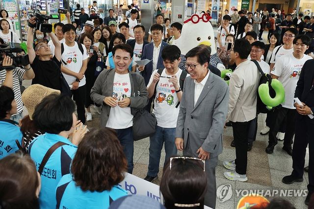 동해선 타고 온 김진태 강원도지사 일행