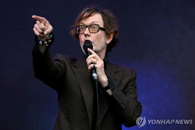 지난 6월 英 글래스톤베리 페스티벌 출연한 블러