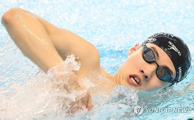 물살 가르는 황선우