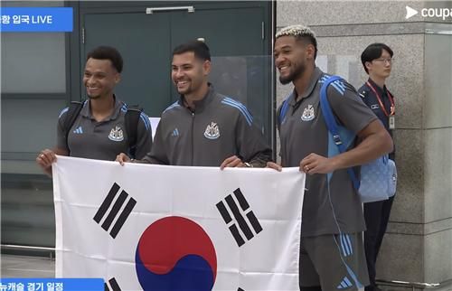 제이콥 머피, 브루노 기마랑이스, 조엘린통(왼쪽부터)