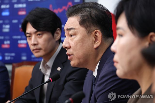 발언하는 김병기 당대표 직무대행