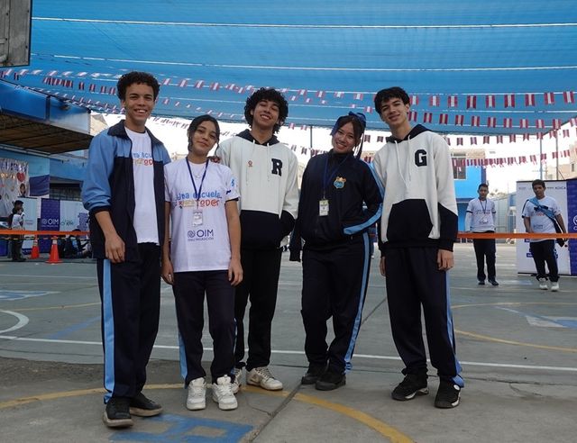 페루 난민과 현지인 학생들