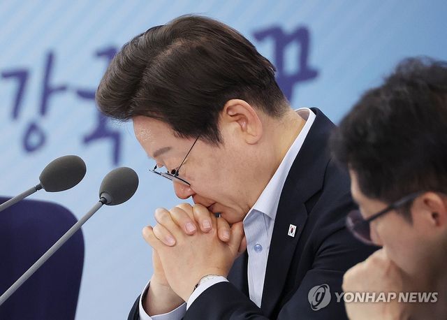 발언 듣는 이재명 대통령