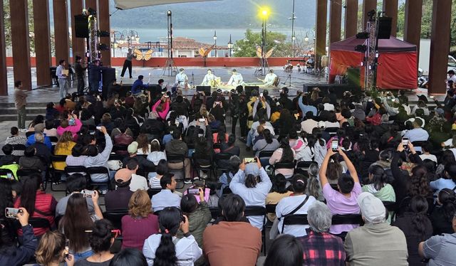 멕시코 한국 문화제 공연 즐기는 주민들