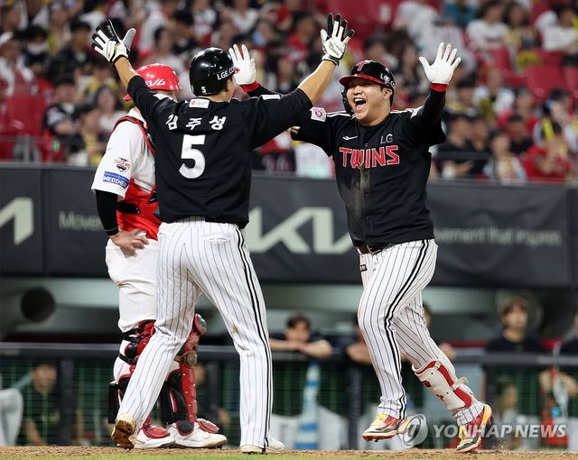 문보경, 연장 10회에 투런포