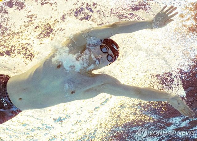 힘차게 잠영하는 황선우