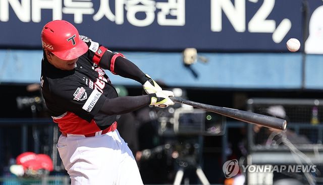 안타 치는 KIA 이우성