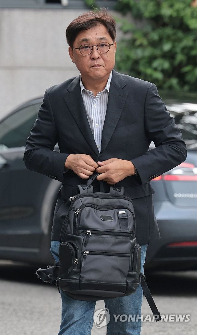 최휘영 문체부 장관 후보자 첫 출근