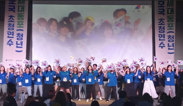 서포터즈들의 환송 공연