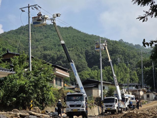 집중호우 피해 지역 전력 복구 나선 한전