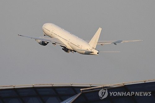 모스크바 공항 이륙하는 평양행 여객기