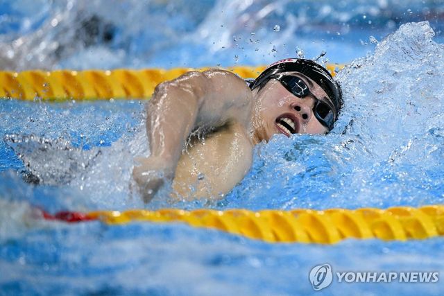 자유형 200ｍ 결승에서 역영하는 황선우.