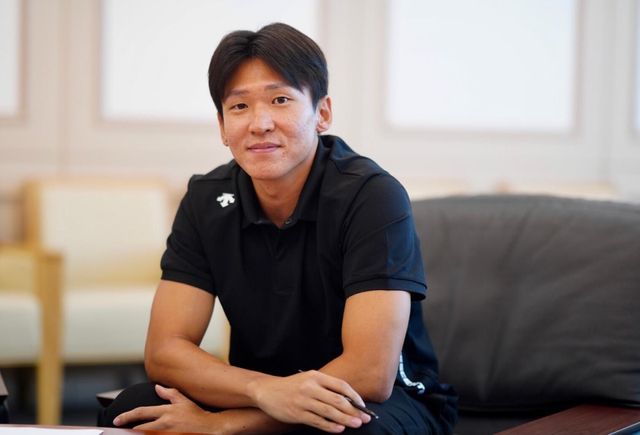 인터뷰하는 김국영 대한체육회 선수위원장 