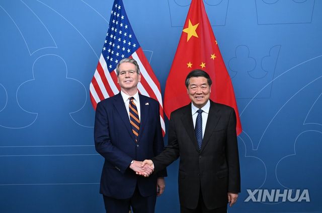 무역협상 대표인 베선트 미국 재무장관과 허리펑 중국 부총리