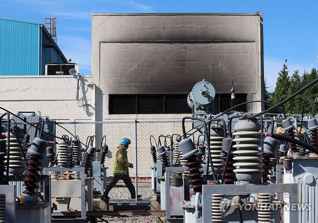 화재로 그을린 벽