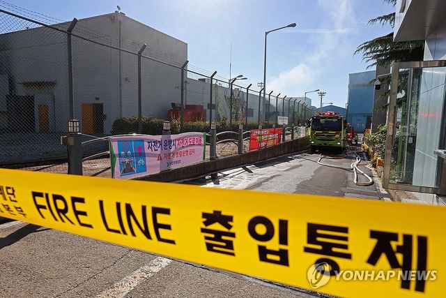 HD현대삼호 화재 진화 작업