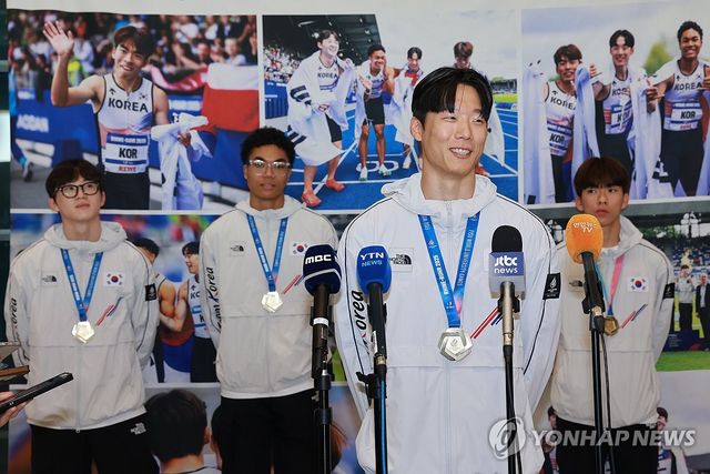 인터뷰하는 육상 남자 계주 400m 대표 이재성