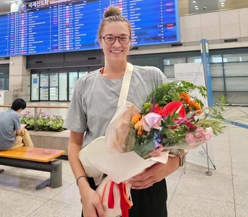 인천공항을 통해 입국한 흥국생명의 레베카 