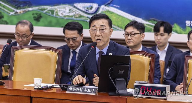 의원 질의에 답하는 김윤덕 국토교통부 장관 후보자