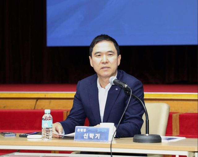 신학기 Sh수협은행장이 지난 25일 서울 송파구 본사에서 경영전략회의를 열고 하반기 경영 목표를 제시하고 있다. [수협은행 제공]