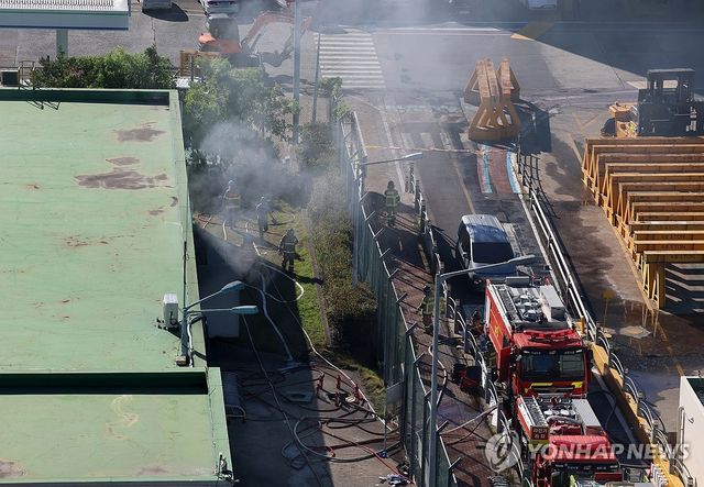 HD현대삼호 화재 진화 작업