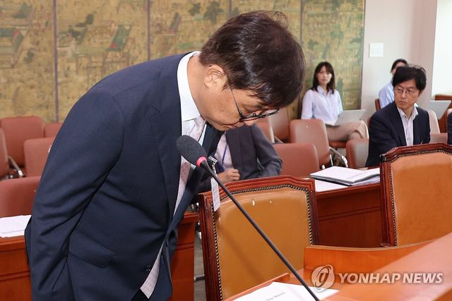 인사하는 최휘영 문체부 장관 후보자