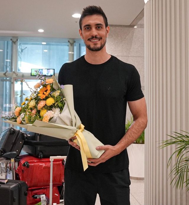 남자부 외국인 선수 중 가장 먼저 입국한 우리카드의 아라우조