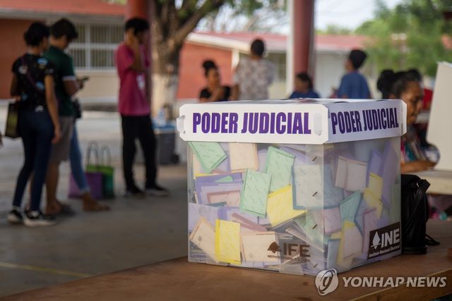 6월 1일 치러진 멕시코 판사 선거 당시 투표함 모습