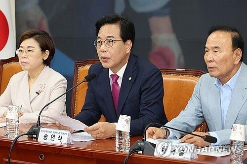 발언하는 송언석 비대위원장