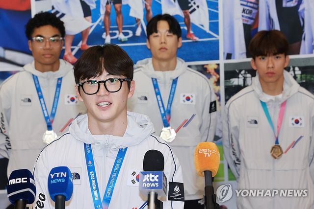 인터뷰하는 육상 남자 계주 400m 대표 서민준