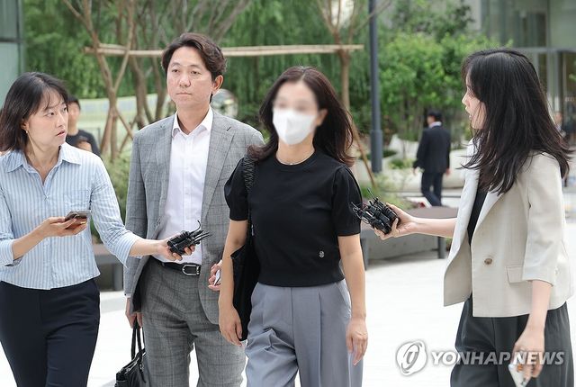 김건희 특검 출석하는 '김건희 집사' 배우자