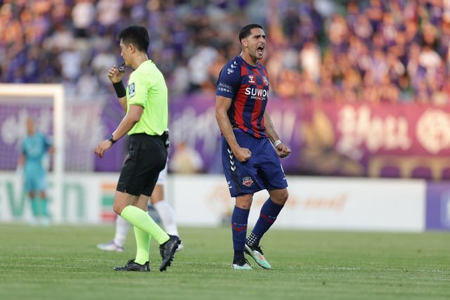 포효하는 수원FC의 싸박