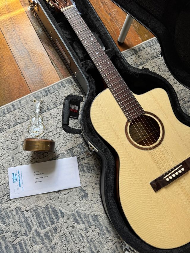 우승 트로피와 기타