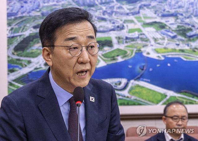 청문회에서 인사말 하는 김윤덕 국토교통부 장관 후보자