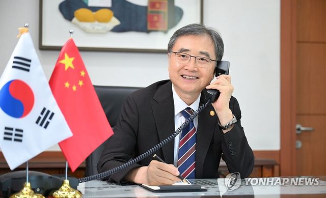 조현 장관, 한중 외교장관 첫 통화