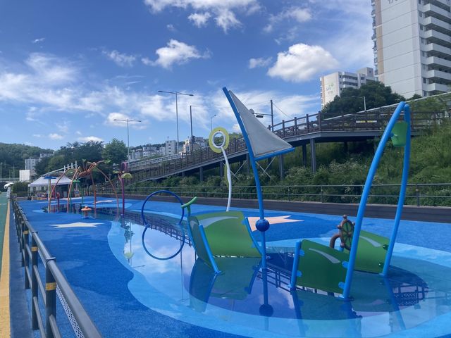 녹천교 하류 중랑천변 물놀이장