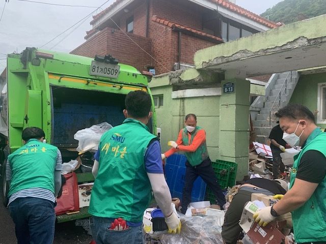 저장 강박 가구 청소