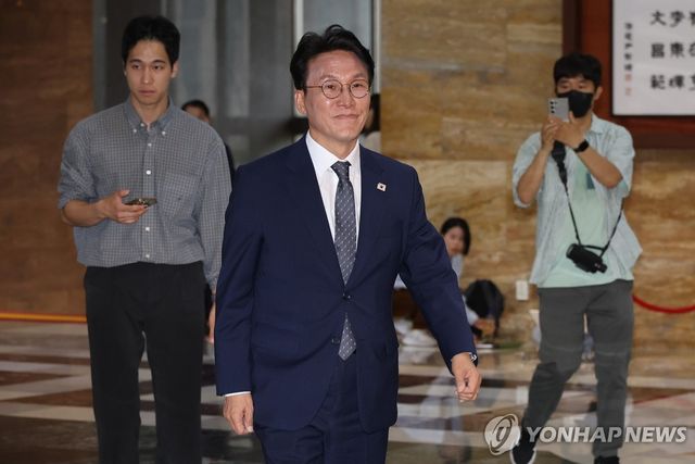 본회의장 향하는 김민석 국무총리 후보자