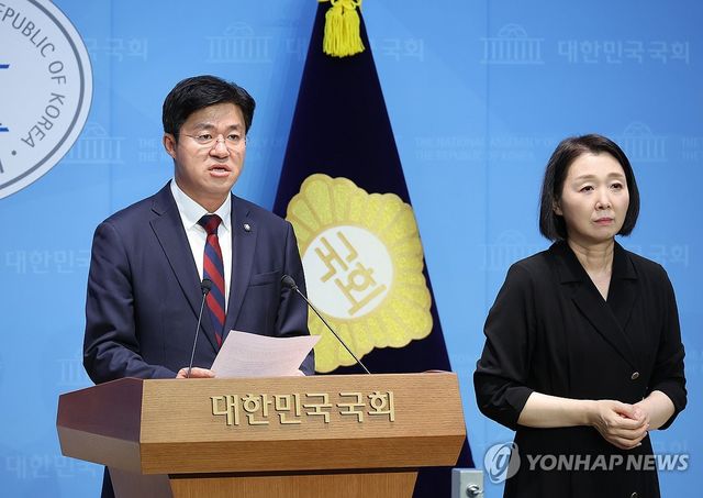 브리핑하는 박상혁 수석대변인