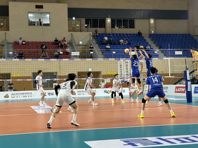 전국대학배구 남자부 조선대와 인하대 경기 장면