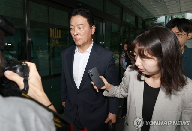 내란특검 출석하는 김성훈 전 경호처 차장