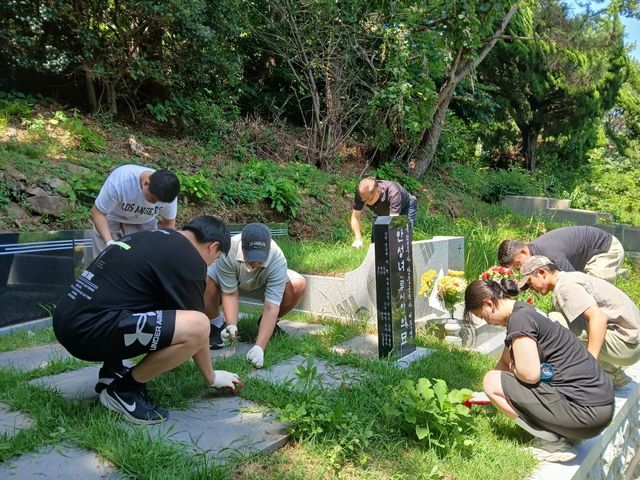 안중근 의사 여동생 안성녀 지사 묘역 정화 활동