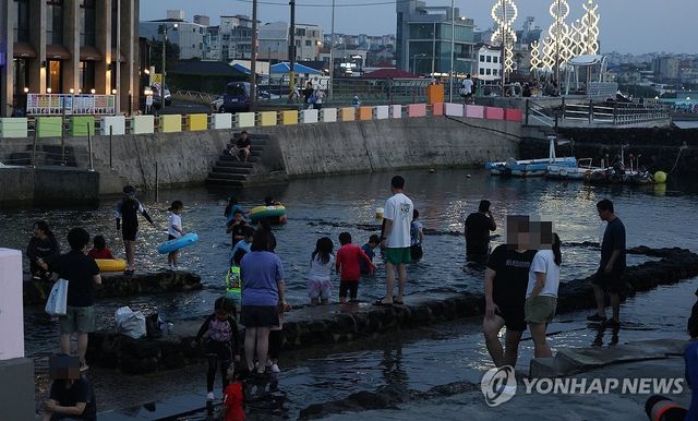 제주 용천수 물놀이로 열대야 식혀요